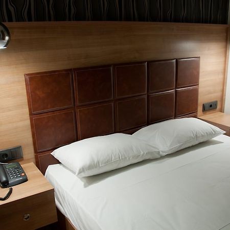 Metropolis Hotel เซเรส ภายนอก รูปภาพ