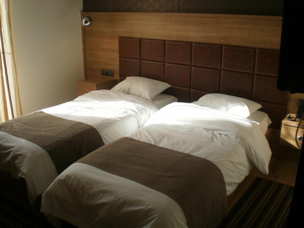 Metropolis Hotel เซเรส ภายนอก รูปภาพ