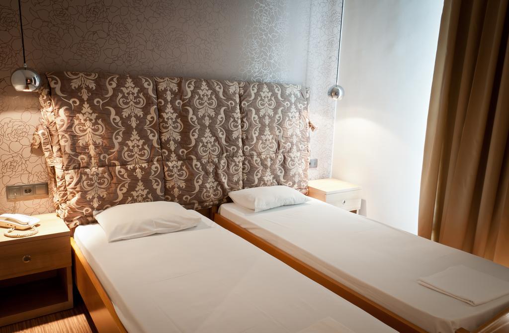 Metropolis Hotel เซเรส ภายนอก รูปภาพ