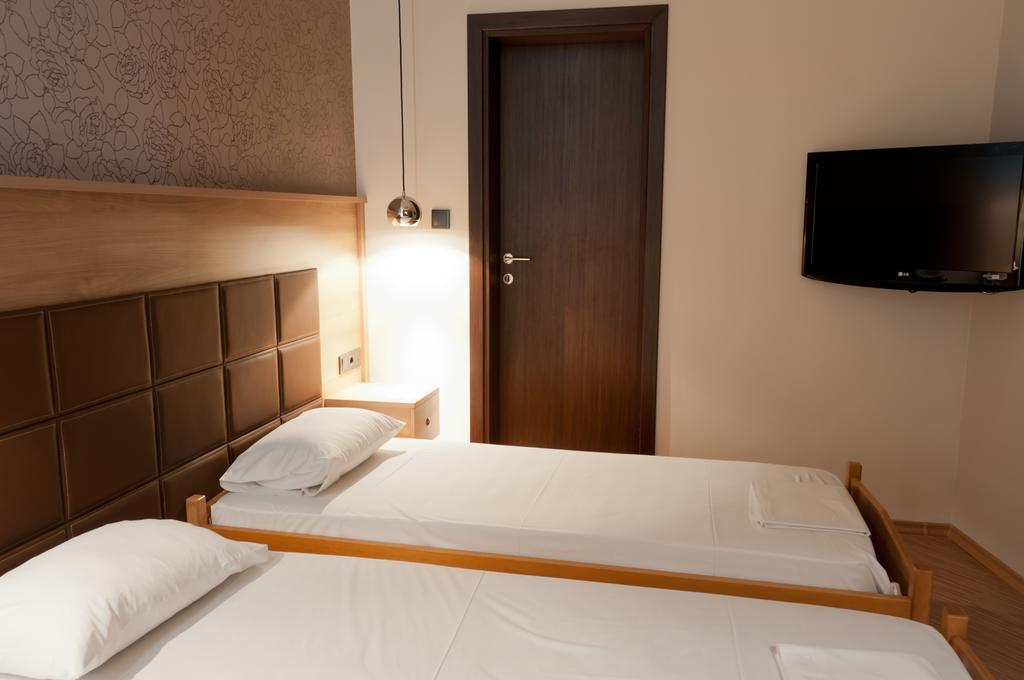 Metropolis Hotel เซเรส ภายนอก รูปภาพ