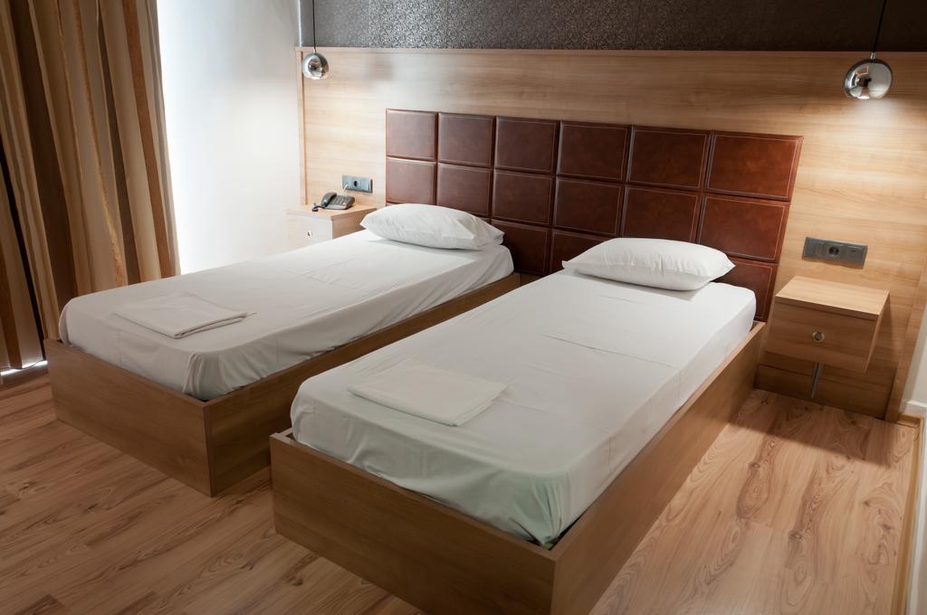 Metropolis Hotel เซเรส ภายนอก รูปภาพ