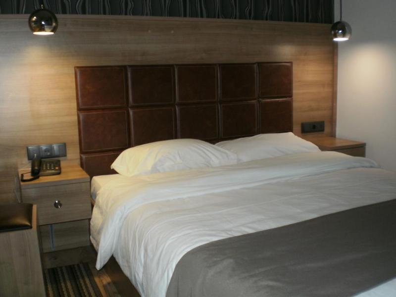 Metropolis Hotel เซเรส ภายนอก รูปภาพ